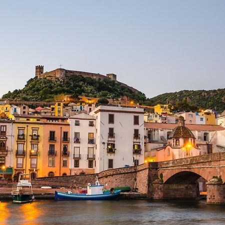 La Dama Del Castello Hotell Bosa Eksteriør bilde